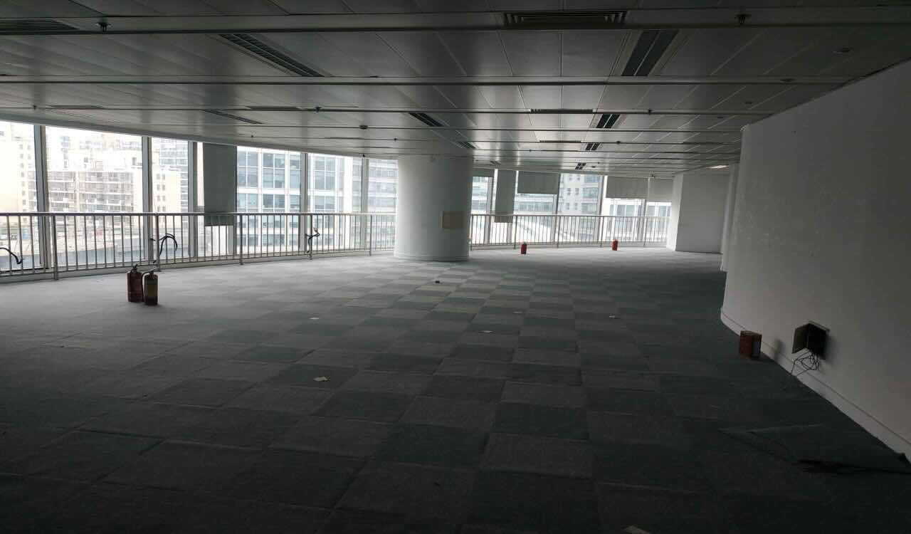 绿洲中环中心电梯口3间隔间237平现房出租直接看房