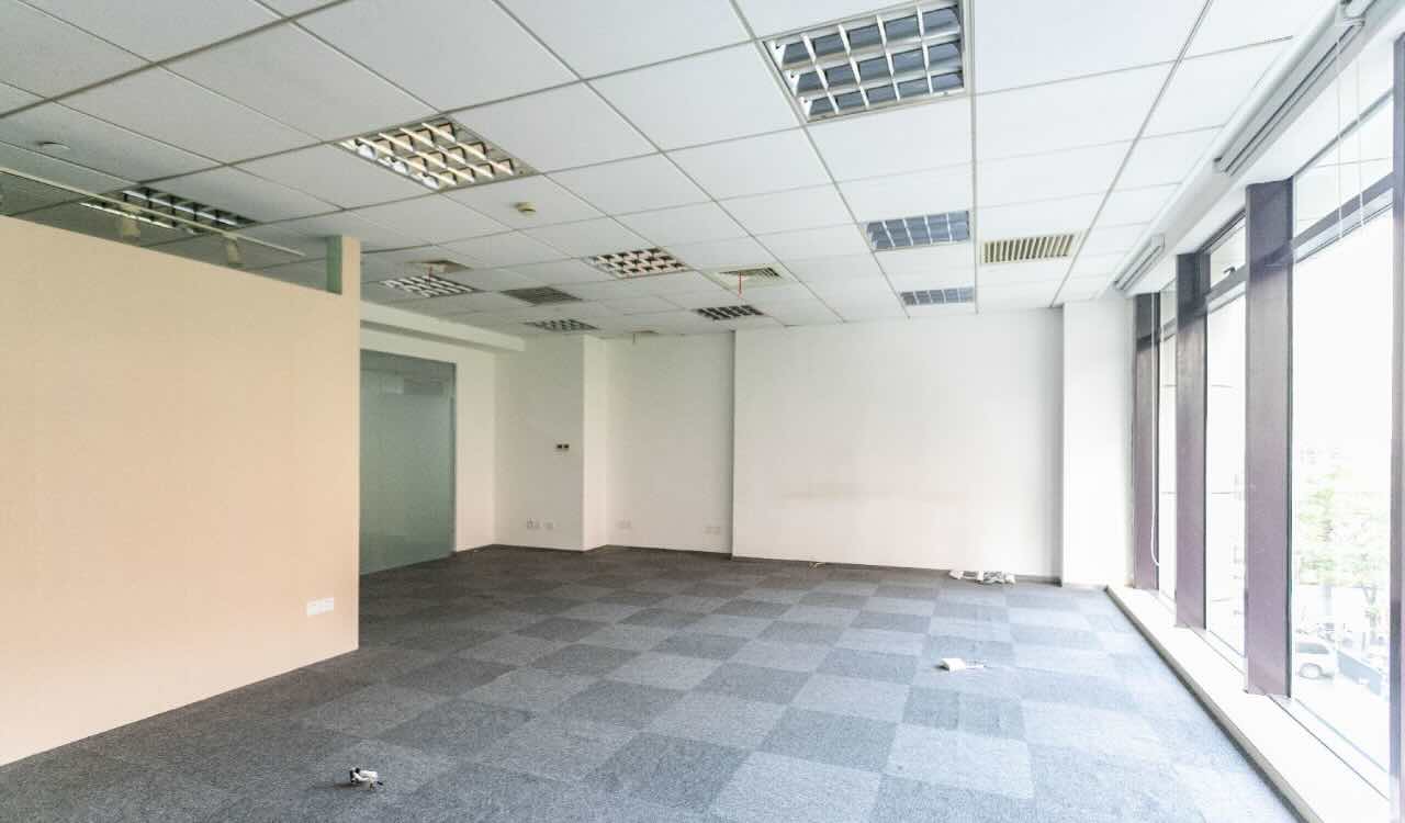东吴证券大厦近地铁，户型正气，利用率高，价格可谈免租期长