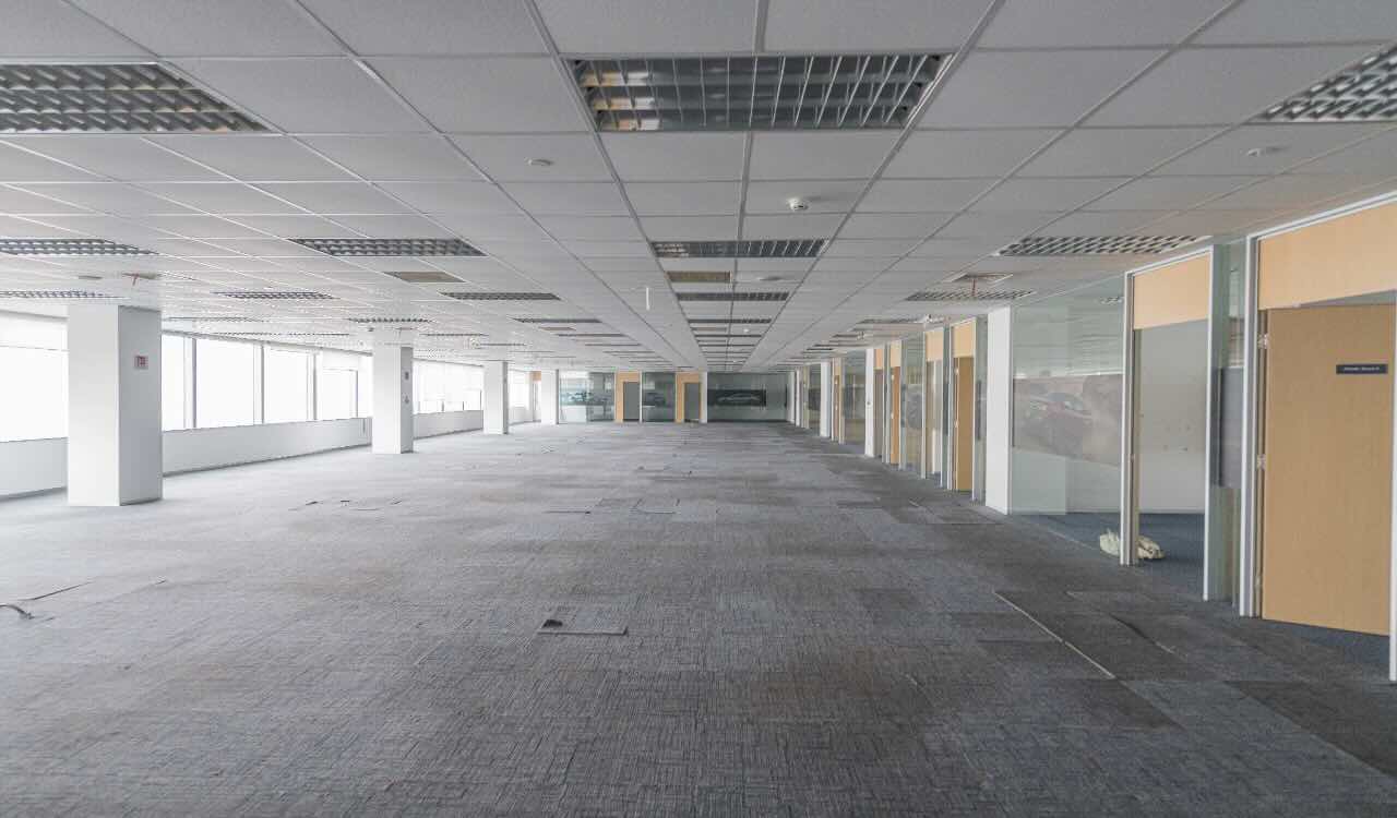 上海信息大楼陆家嘴地段，有装修家具现房出租随时可看