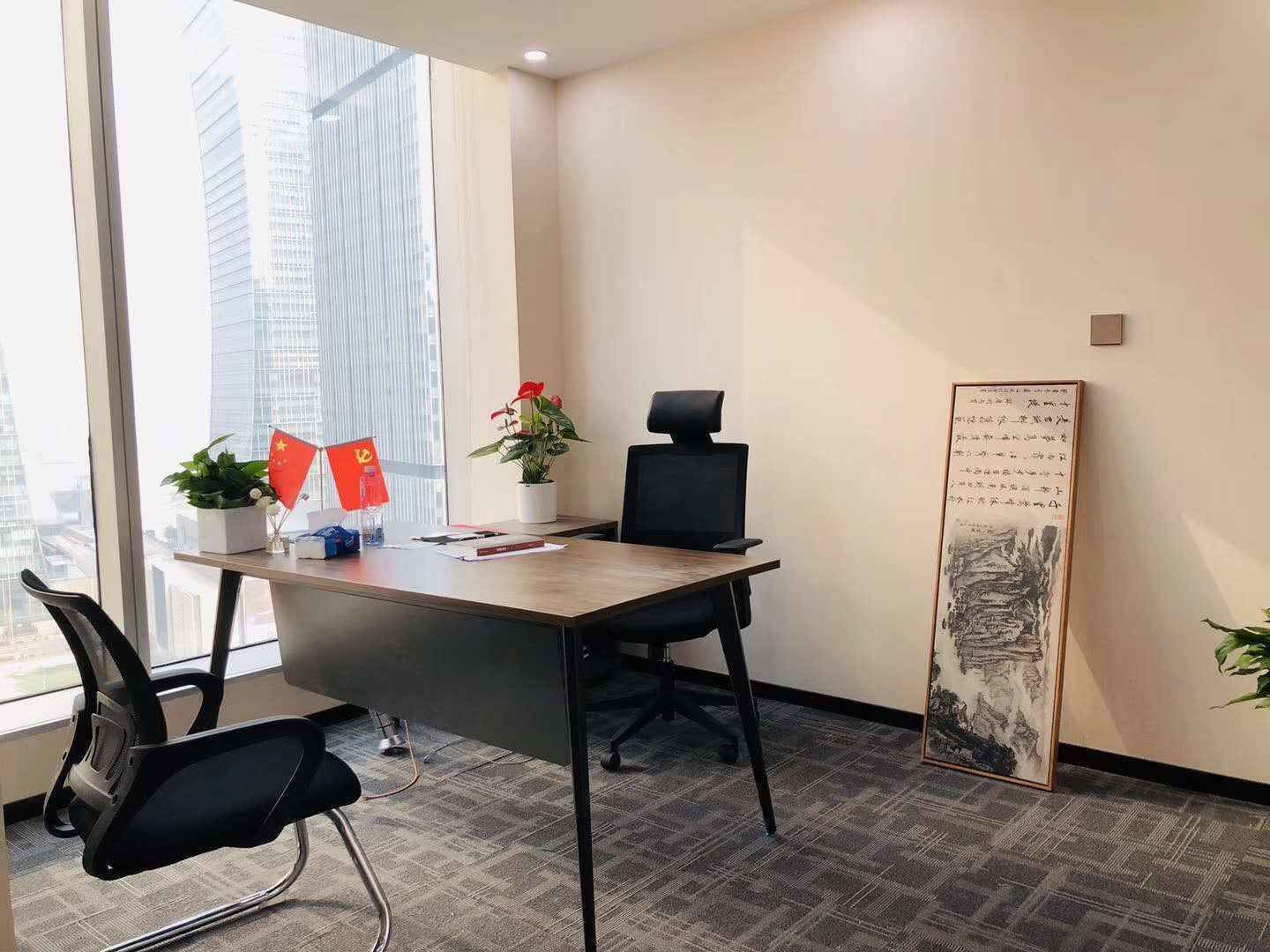 新上海国际大厦陆家嘴新上海国际大厦高区正对电梯口精装修带家具
