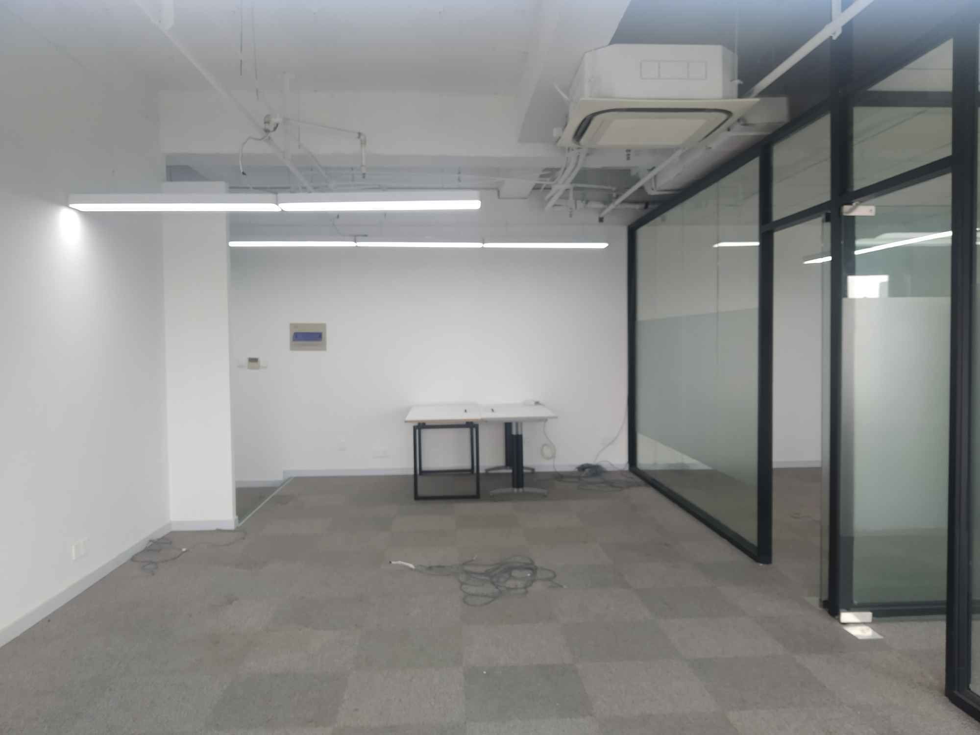 近铁云中心近铁云中心 地铁口 两个隔断带部分家具 看房方便