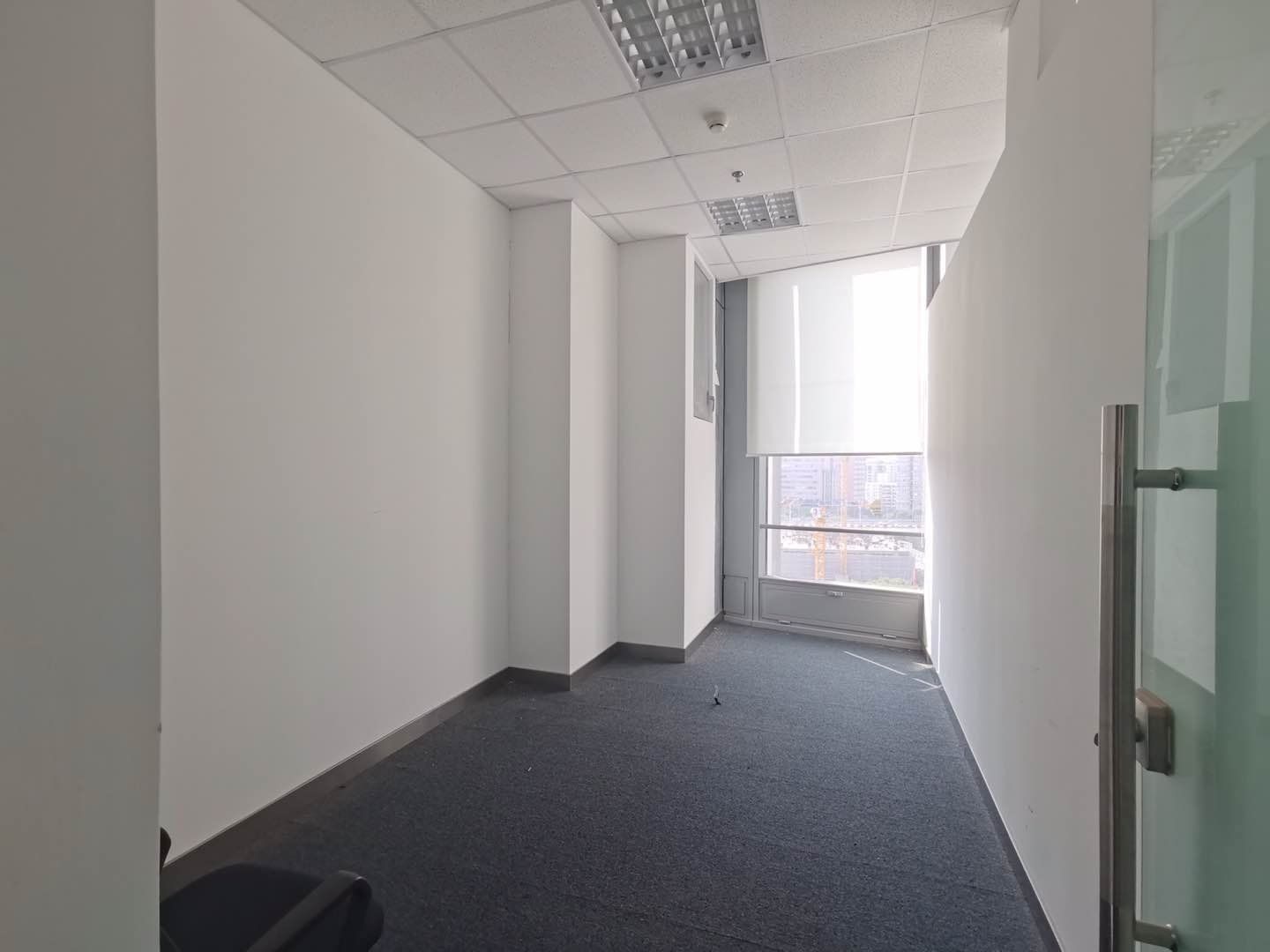 徐汇万科中心徐汇区徐汇万科中心330平，上家装修，公园旁办公