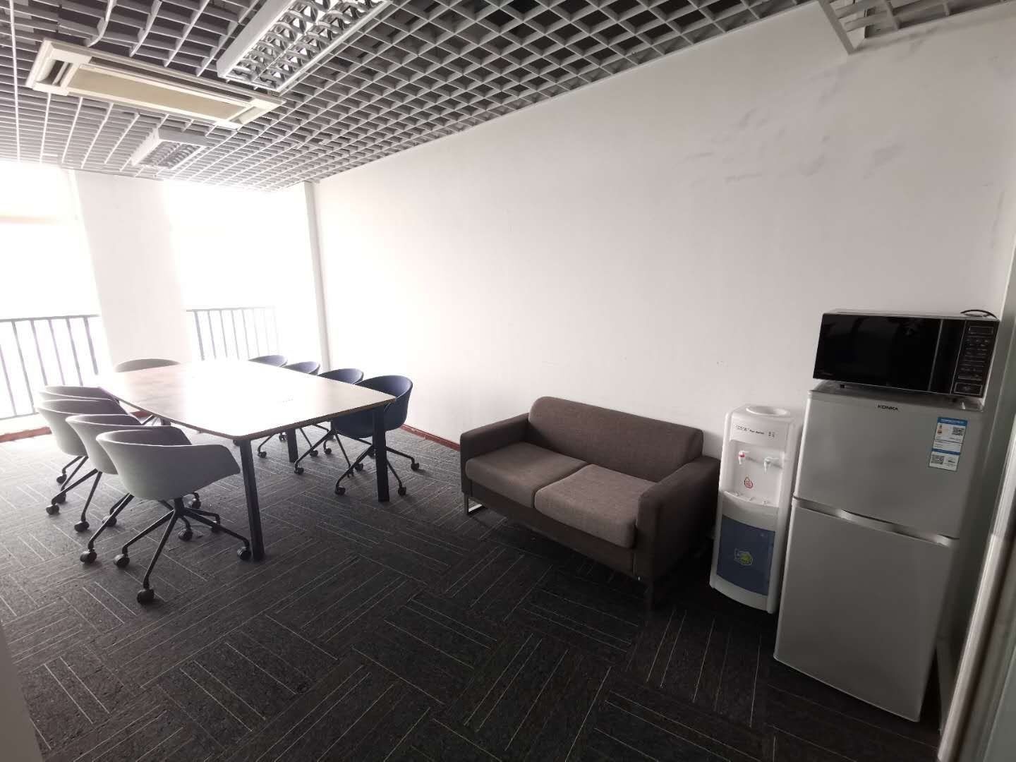 源达大厦精装修，落地大窗，视野开阔，物业家具，一价全包