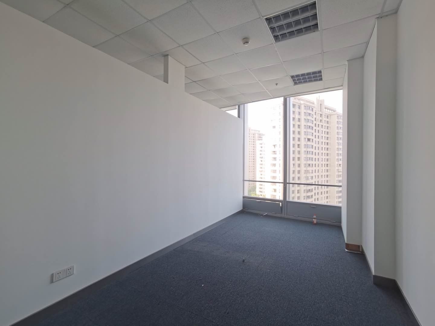 徐汇万科中心徐汇区徐汇万科中心330平，上家装修，公园旁办公