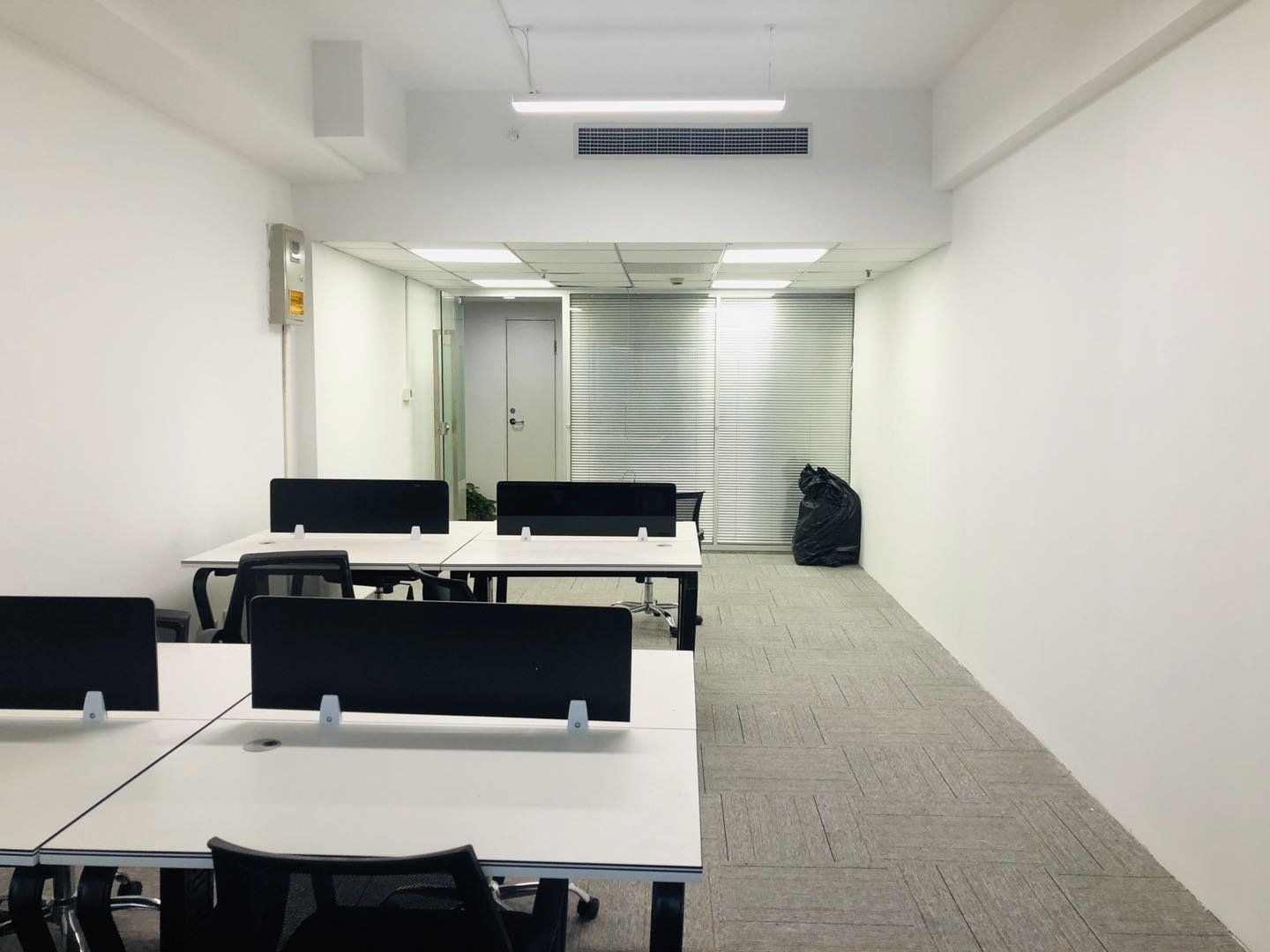 鸿运大厦武宁路鸿运大厦，精装小户型，拎包办公，看房随时