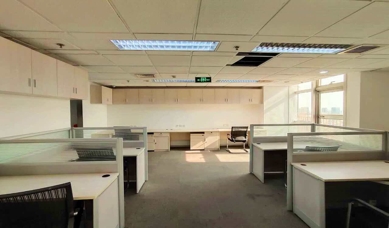 仲益大厦南京西路/成都北路，仲益大厦124平米，精装修带家具