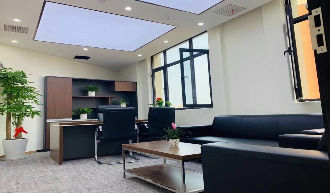 紧邻地铁站超长免租期精装修带家具历史超低价