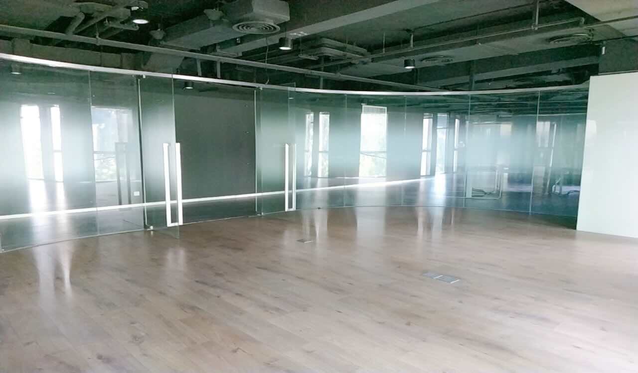 SOHO复兴广场甄选房源地标建筑高区视野好落地窗四面采光紧邻地铁站