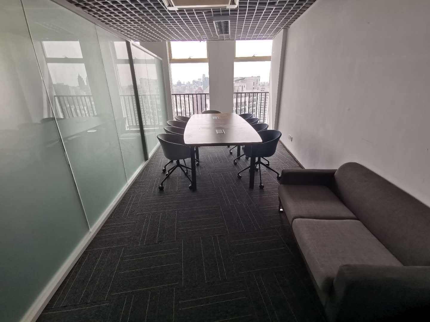 源达大厦精装修，落地大窗，视野开阔，物业家具，一价全包