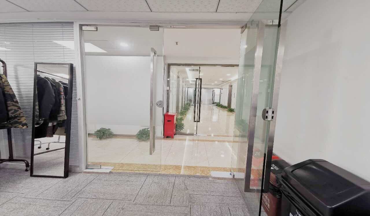 鸿运大厦近地铁独立办公，稀有小面积，价格精美，采光好