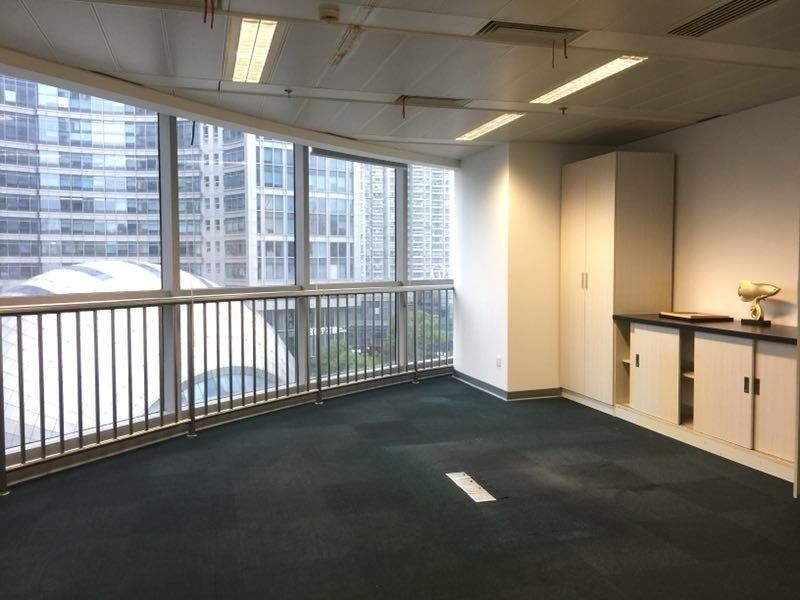 绿洲中环中心普陀中环地标写字楼，交通地铁方便，性价比高