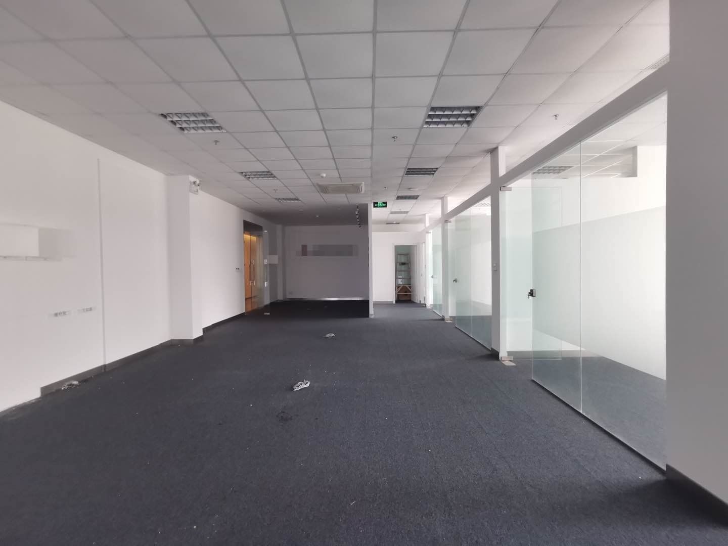 徐汇万科中心徐汇区徐汇万科中心330平，上家装修，公园旁办公