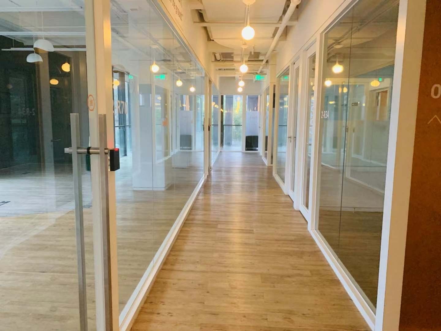 SOHO复兴广场新天地，SOHO复兴广场，237.46平精装修，送免租期