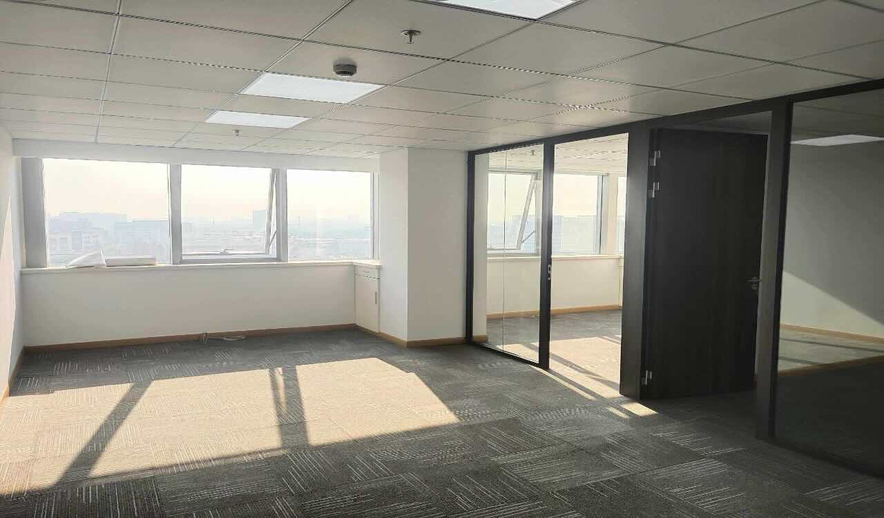 方正大厦9号线金桥站方正大厦，中新传媒大厦，精装全配