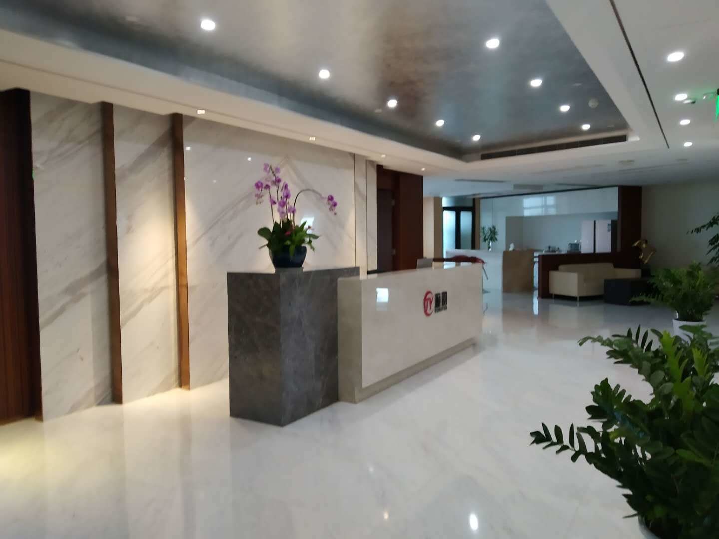 银亿滨江中心银亿滨江中心高区整层1100豪华装修拎包入住看江景