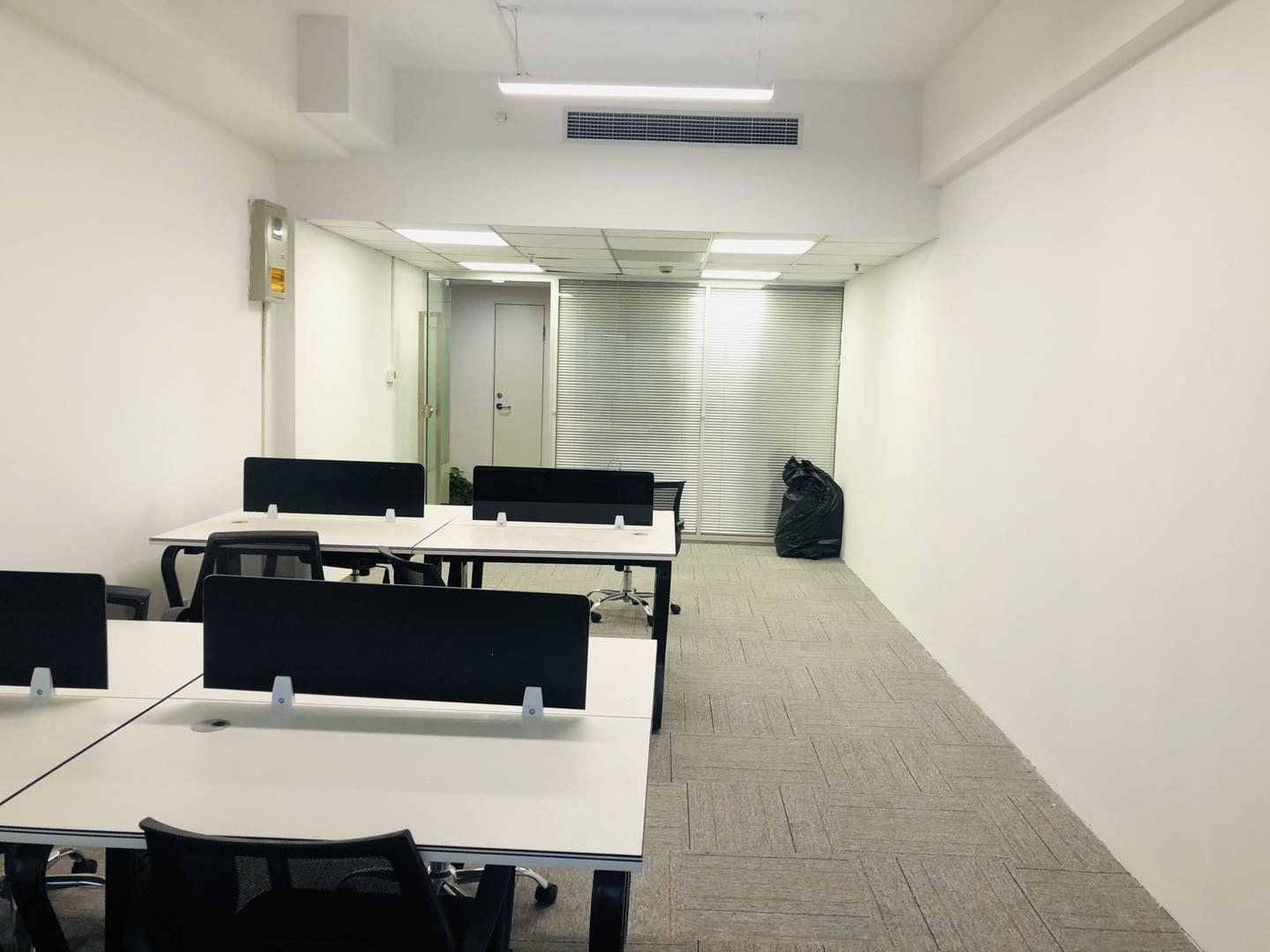 鸿运大厦武宁路鸿运大厦，精装小户型，拎包办公，看房随时