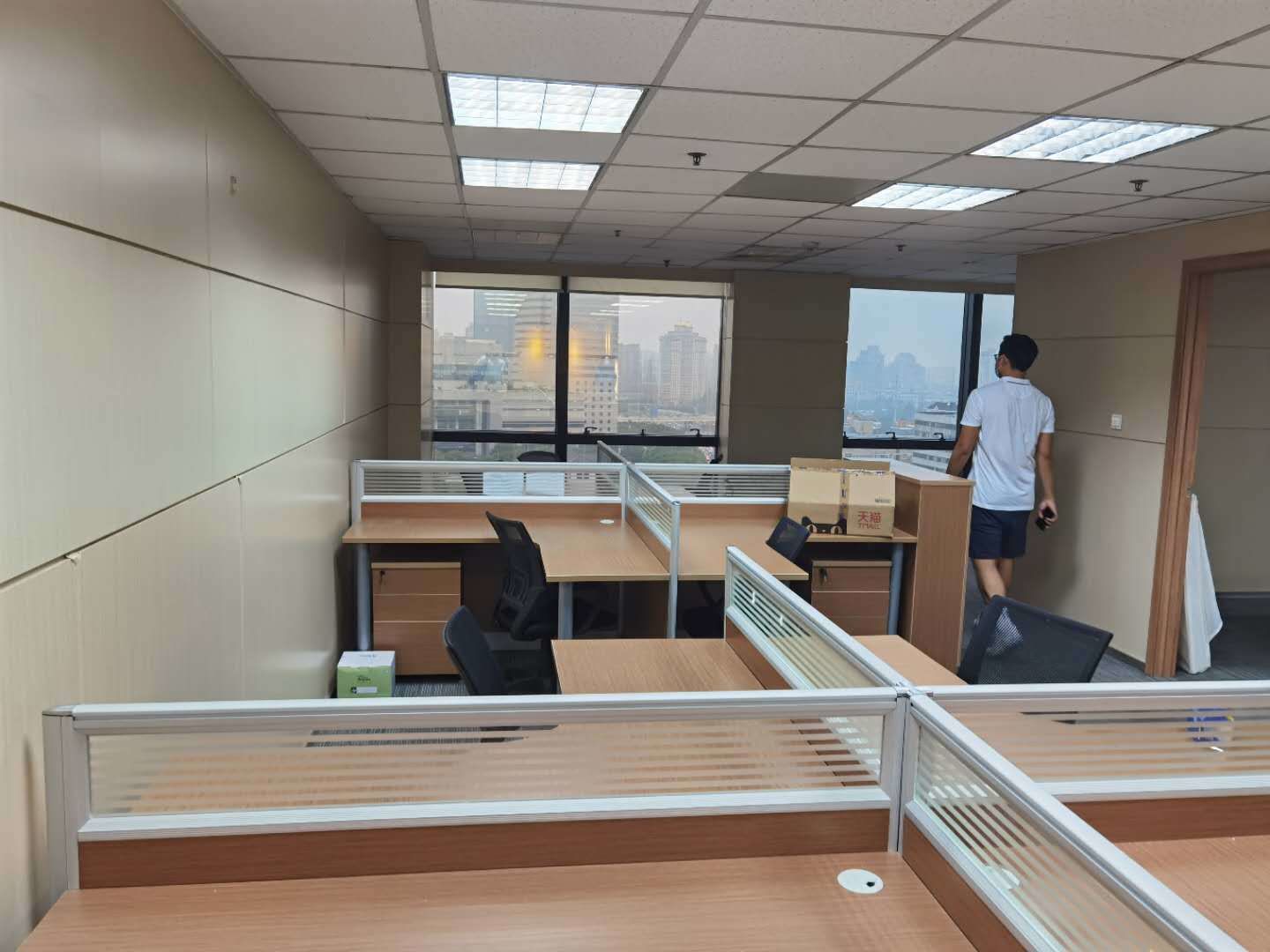 龙湖虹桥天街2号线虹桥高铁站龙湖虹桥天街精装全配带家具拎包办公