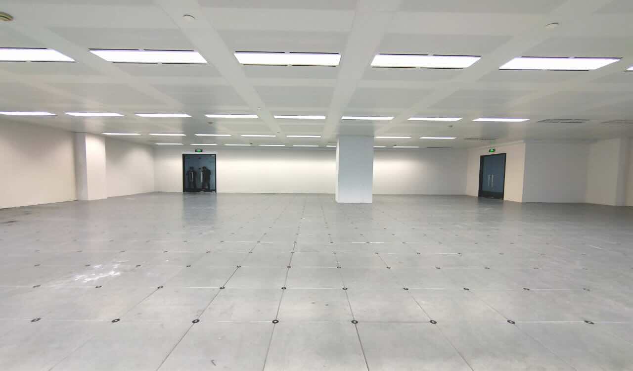 东方万国企业中心金桥地标配套好，精装交付，赠免租期