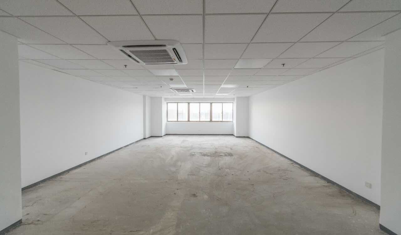 强生大厦塘桥地铁站旁，户型方正，空调可独立，行业不限