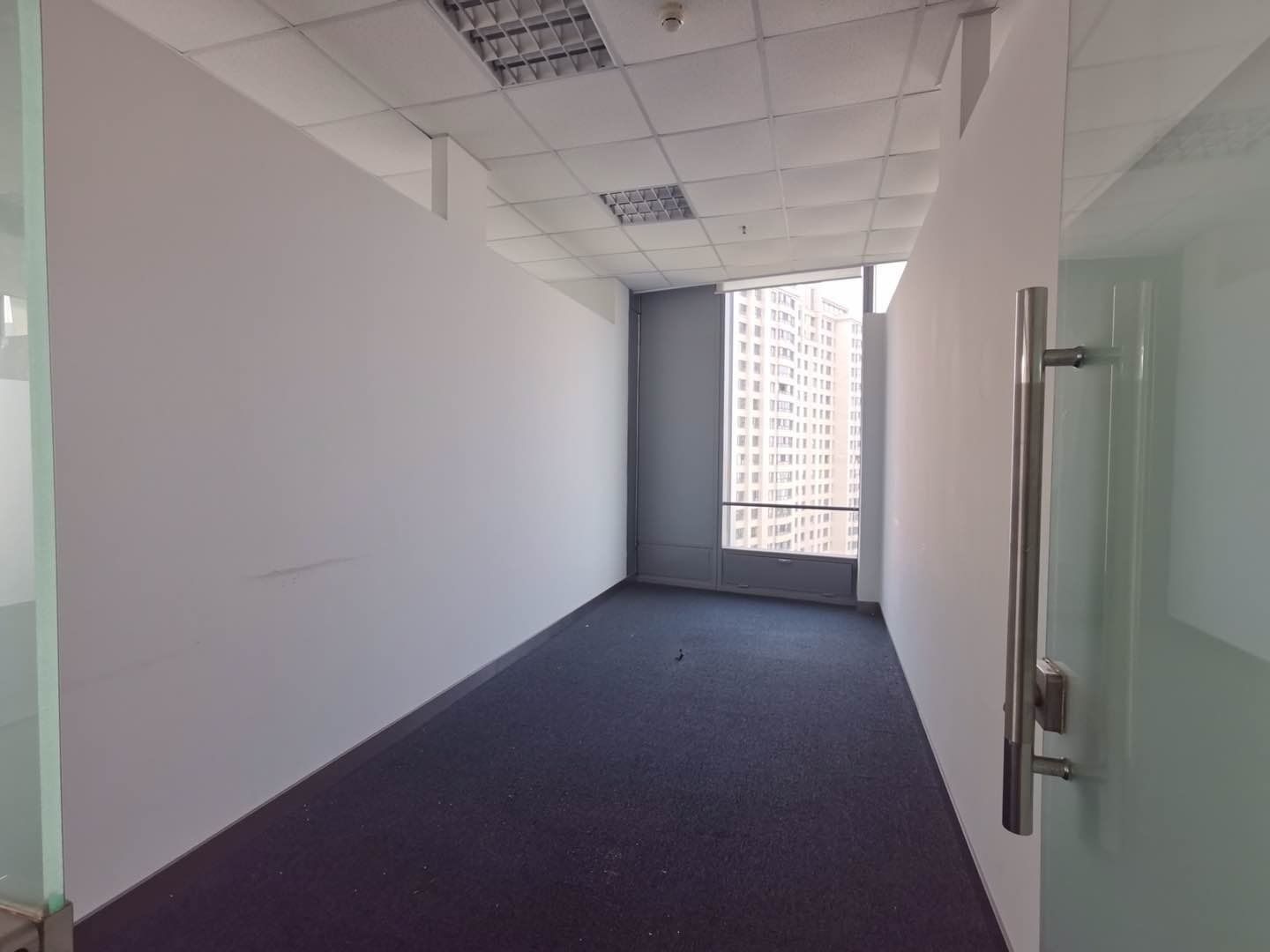 徐汇万科中心徐汇区徐汇万科中心330平，上家装修，公园旁办公