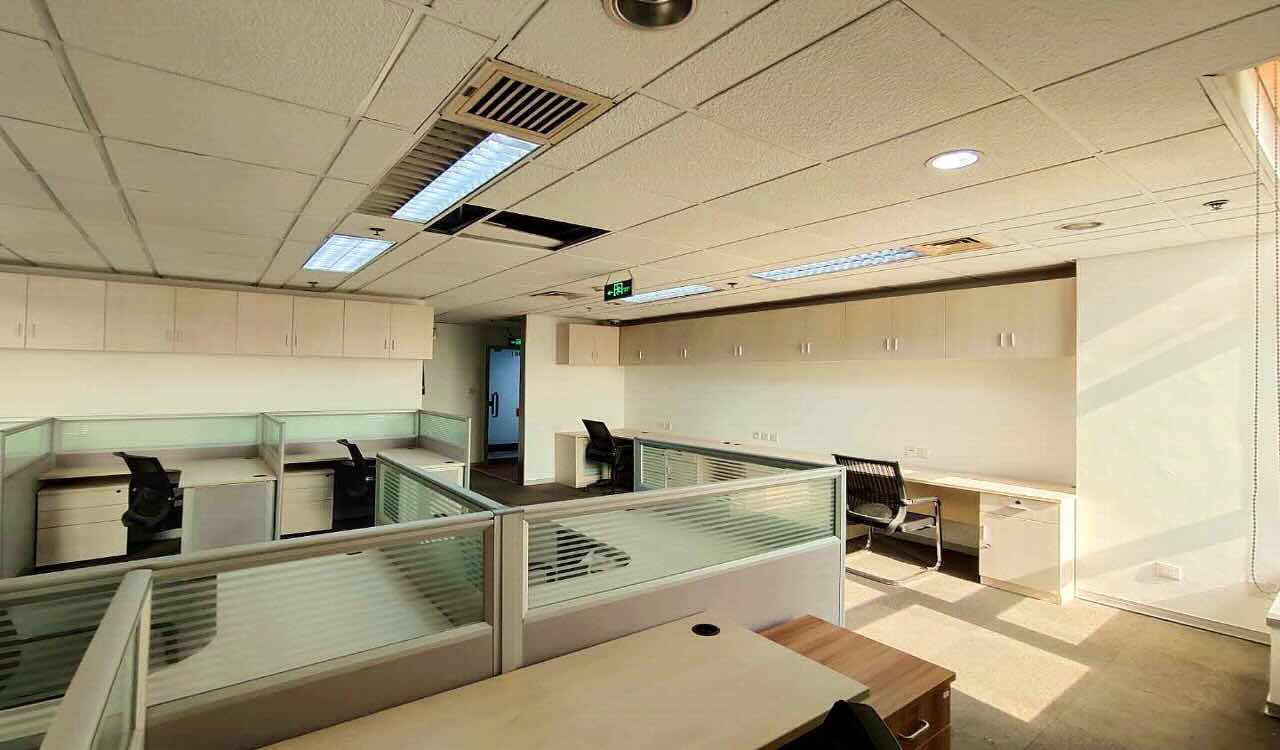 仲益大厦南京西路/成都北路，仲益大厦124平米，精装修带家具