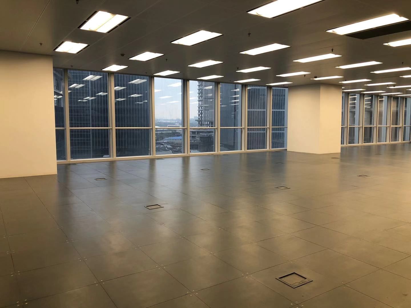 星扬西岸中心星扬西岸中心，地铁旁，高区视野佳