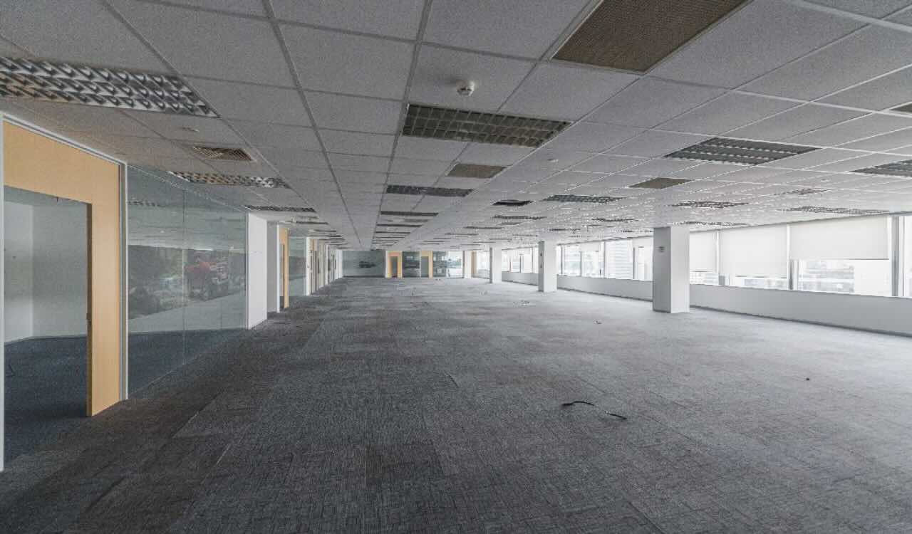 上海信息大楼陆家嘴地段，有装修家具现房出租随时可看