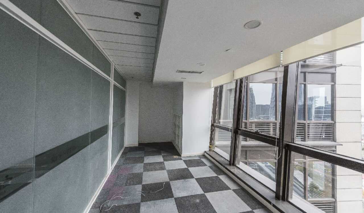 绿地汇中心绿地汇中心130平江景房精装