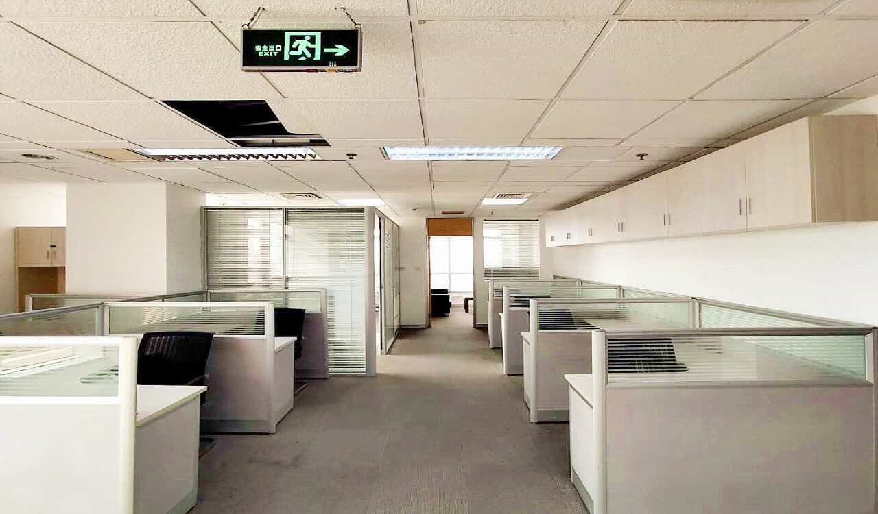 仲益大厦南京西路/成都北路，仲益大厦124平米，精装修带家具