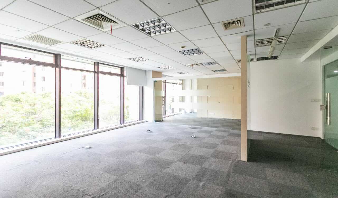 东吴证券大厦近地铁，户型正气，利用率高，价格可谈免租期长