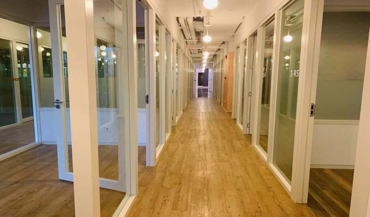 SOHO复兴广场819平米办公室出租_9.20元/m²/天