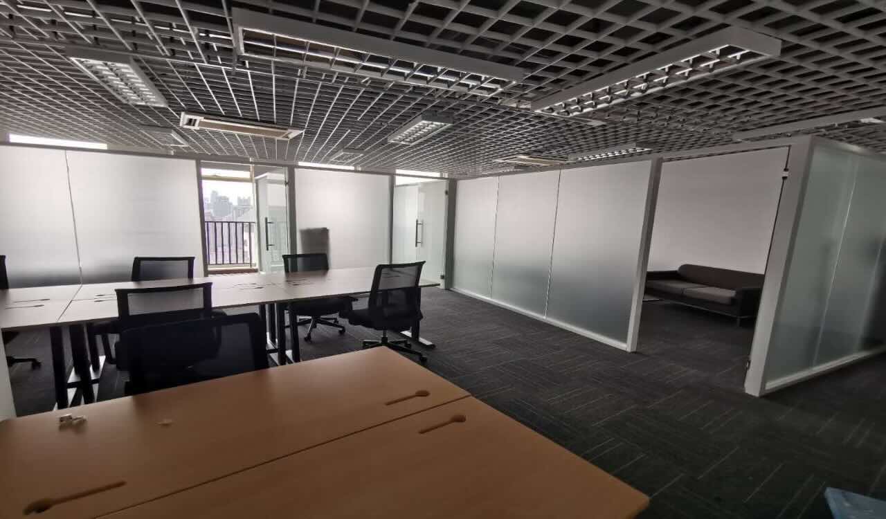 源达大厦精装修，落地大窗，视野开阔，物业家具，一价全包