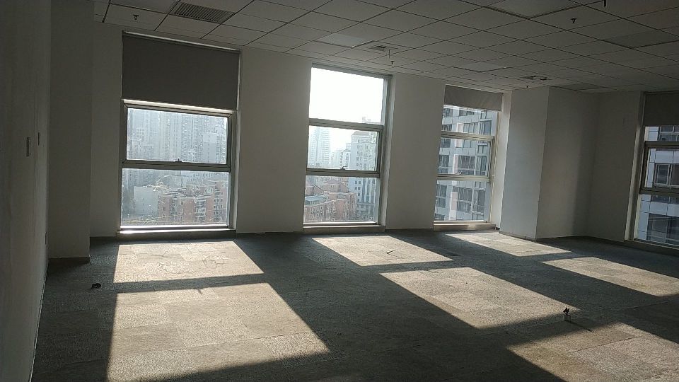 长寿路 宝华城市晶典大厦 95平米