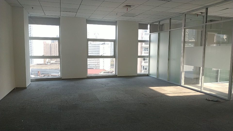 宝华城市晶典大厦长寿路 宝华城市经典大厦 320平 简装带2隔间 户型方正