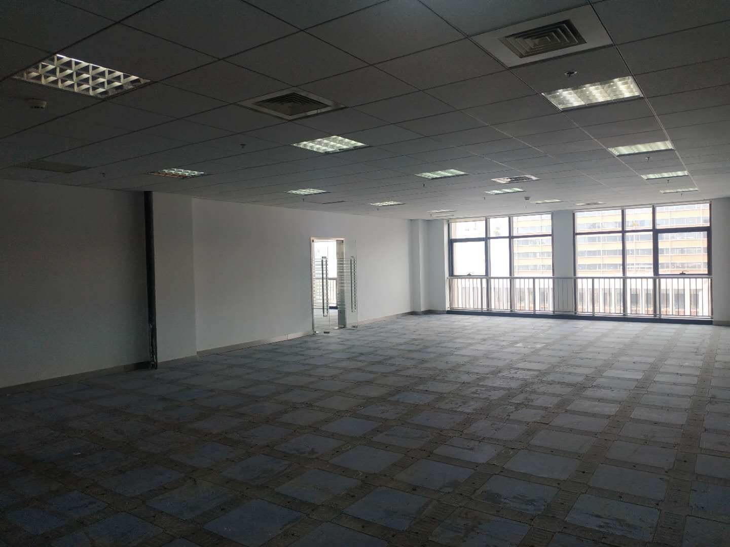 长风商务区 绿荫环绕 闹中取静 精装修带家具
