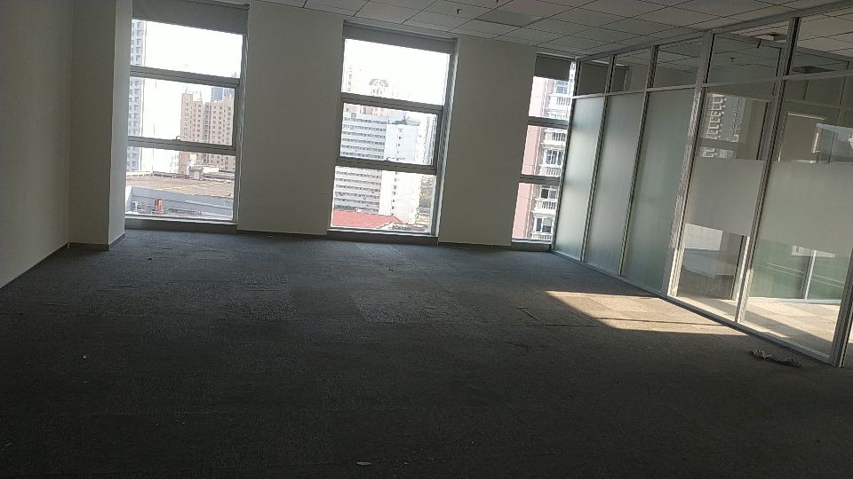长寿路 宝华城市经典大厦 320平 简装带2隔间 户型方正