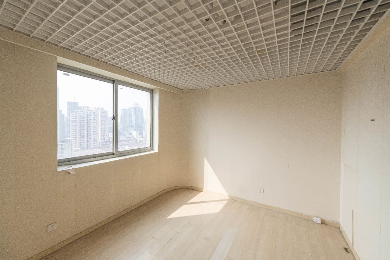 中西大厦2号线和11号线江苏路地铁站　小面积出租　得房率高