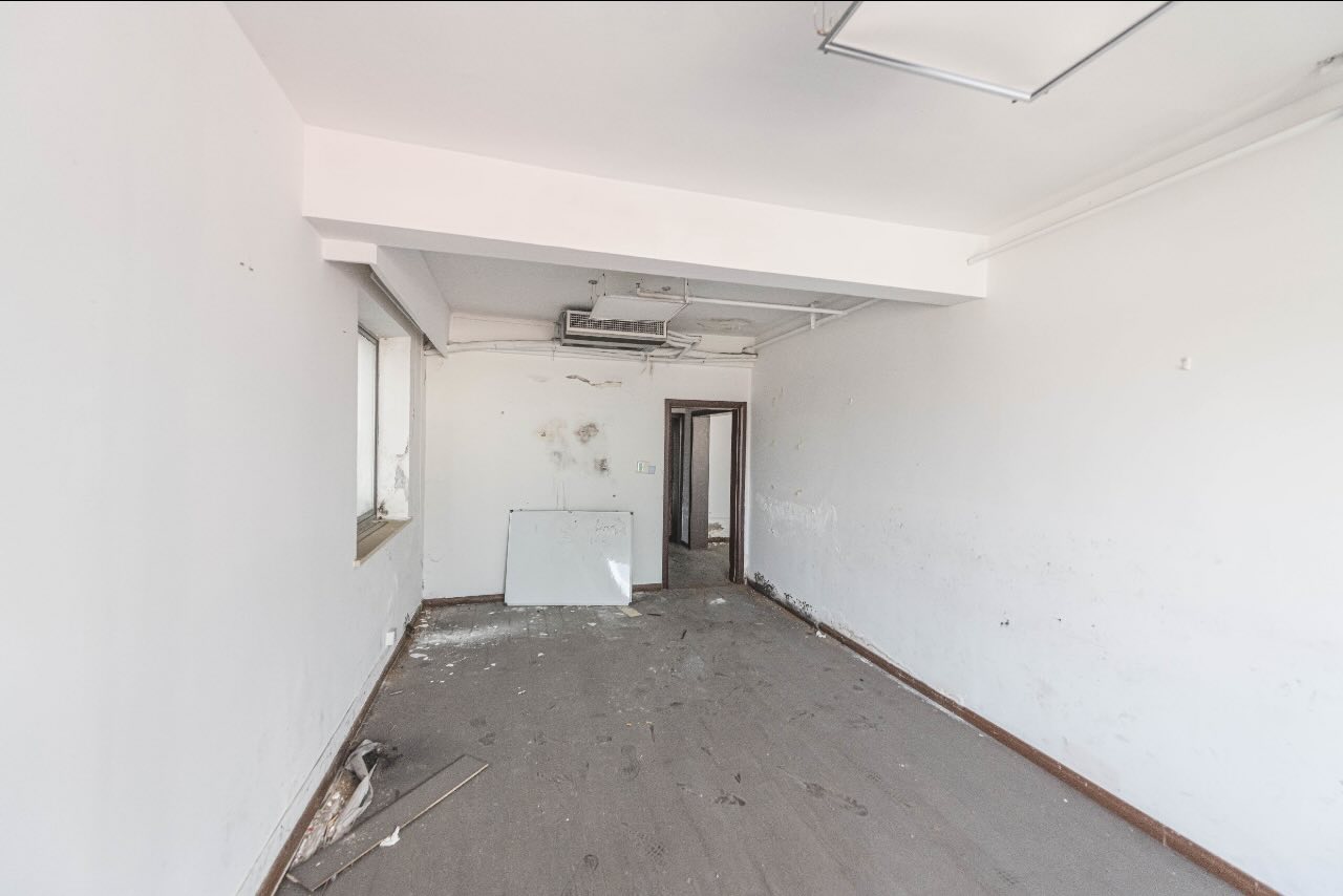 中西大厦江苏路中山公园双商圈，近地铁通上下水
