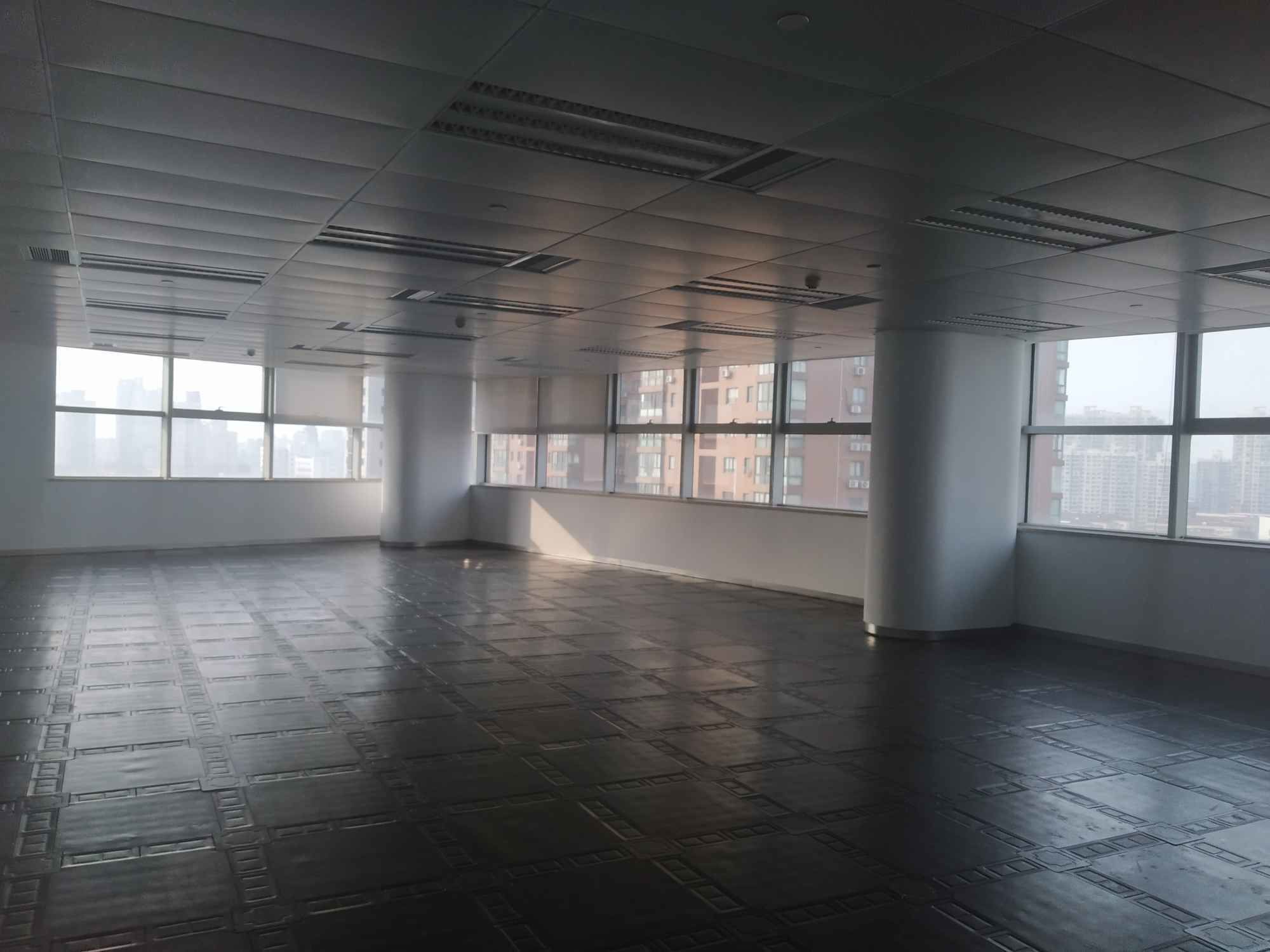 长房国际广场娄山关路站长房国际广场，地铁上面，小面积，