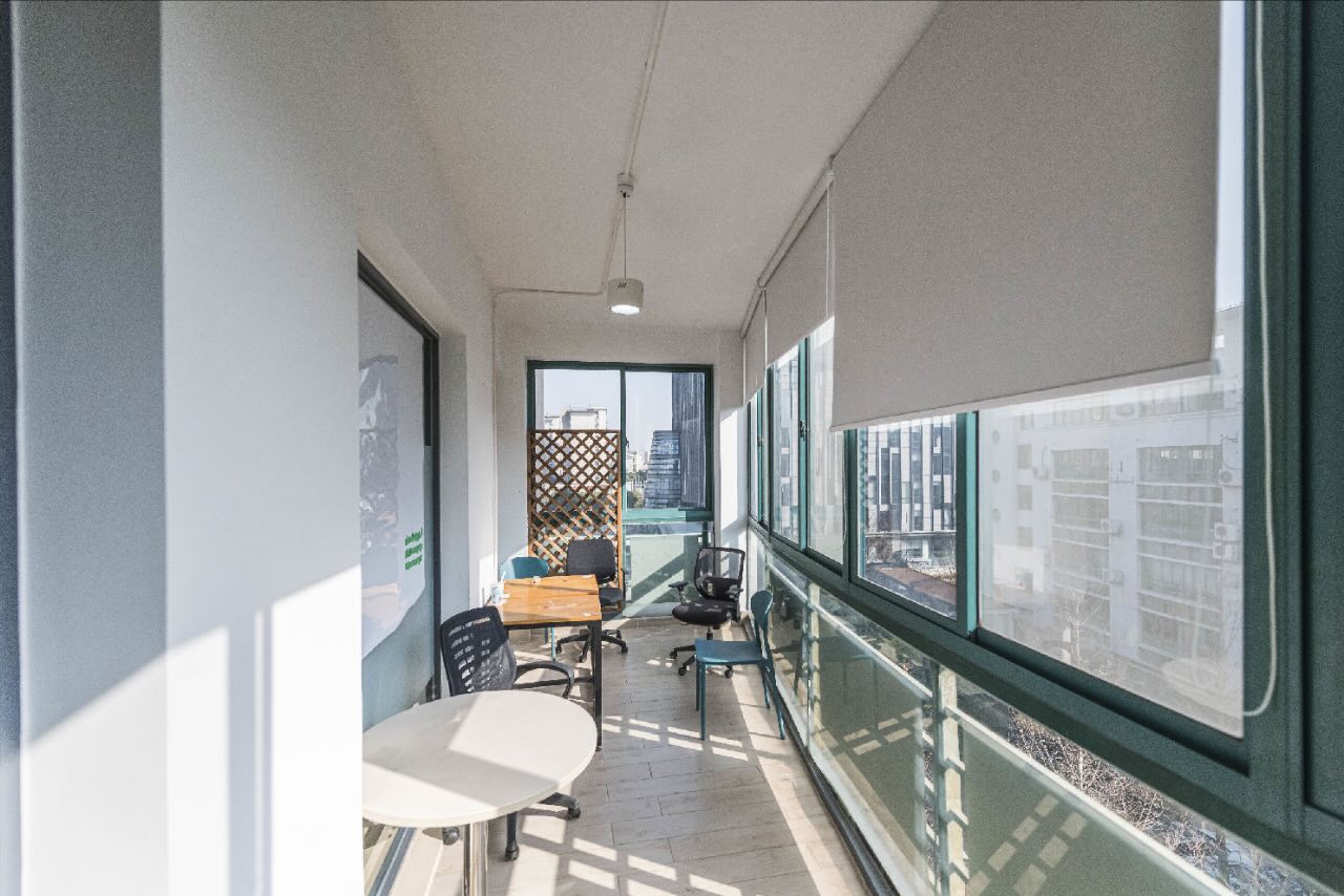 东华大学国家大学科技园凌空板块，地铁2号线淞虹路旁，精装修带家具