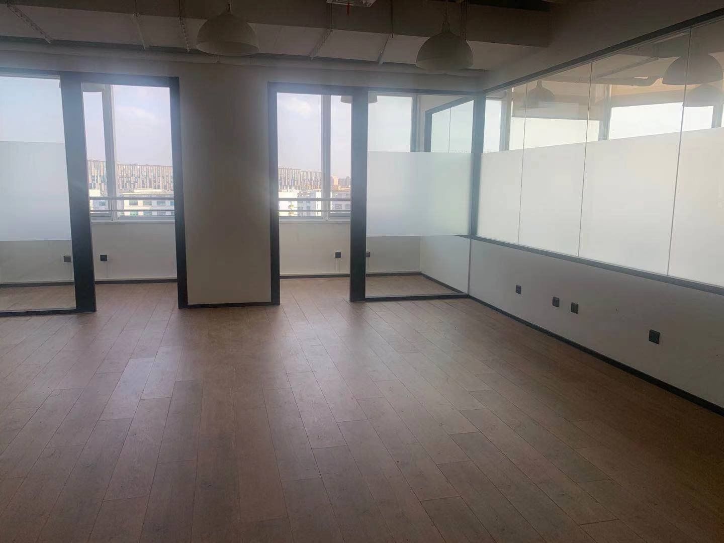 建滔广场淞虹路地铁站精装小面积办公室出租