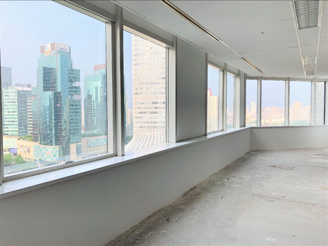 万都中心高区采光好视野好近地铁