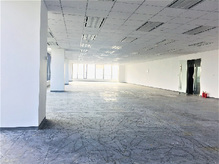 东银中心古北地标建筑，10号线伊犁路，2号线娄山关路