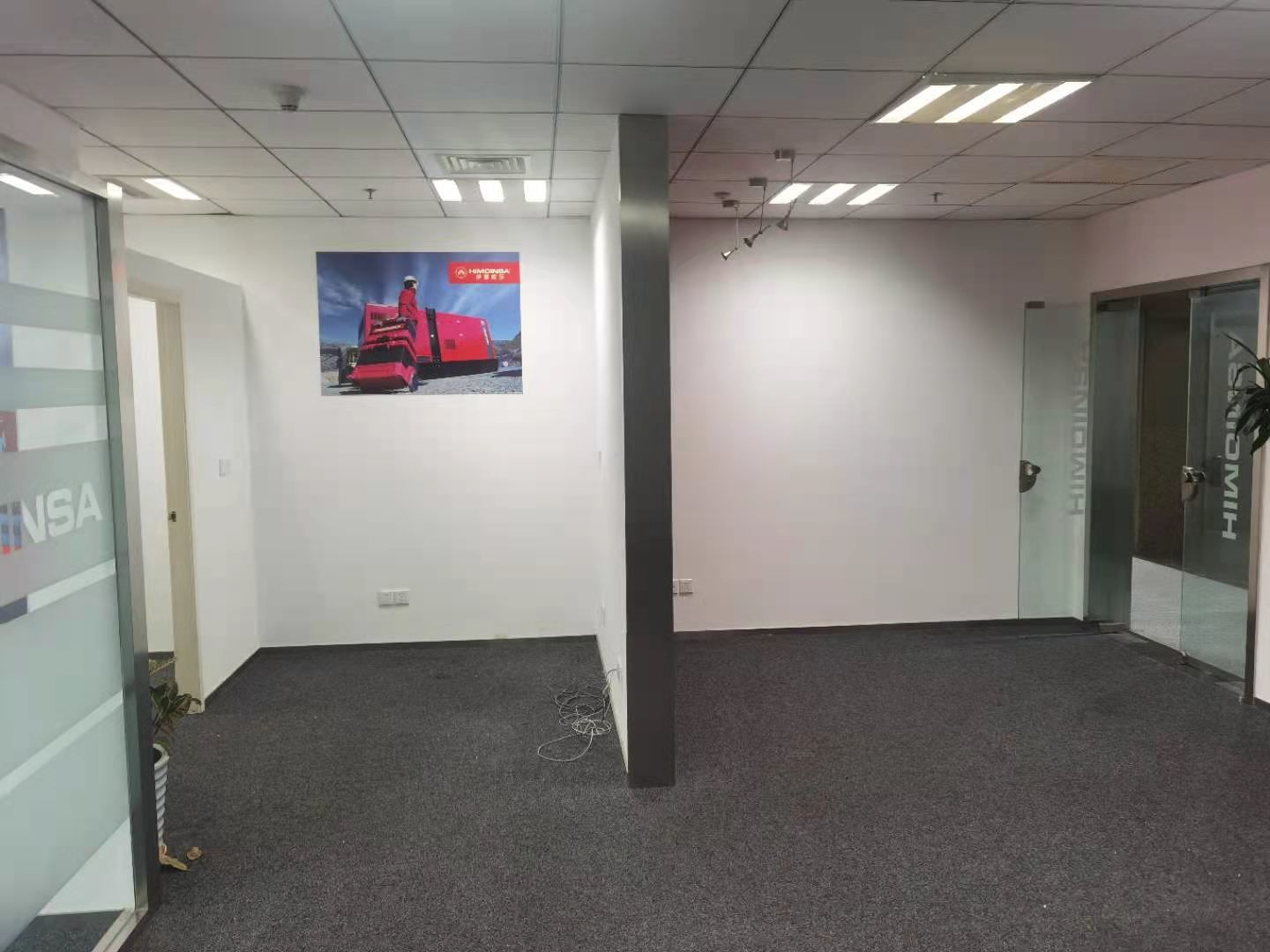 华闻国际大厦虹桥路地铁站，华闻国际大厦，精装，现房全配带家具
