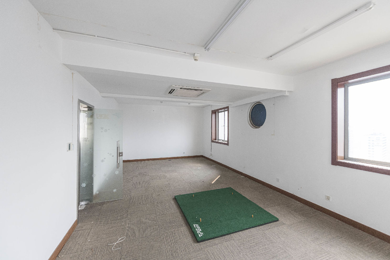中西大厦中山公园商圈中西大厦，有上下水，业态不限