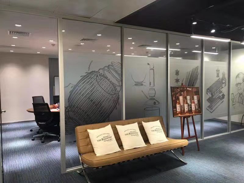 SOHO中山广场虹桥路地铁站精装全配带家具拎包办公