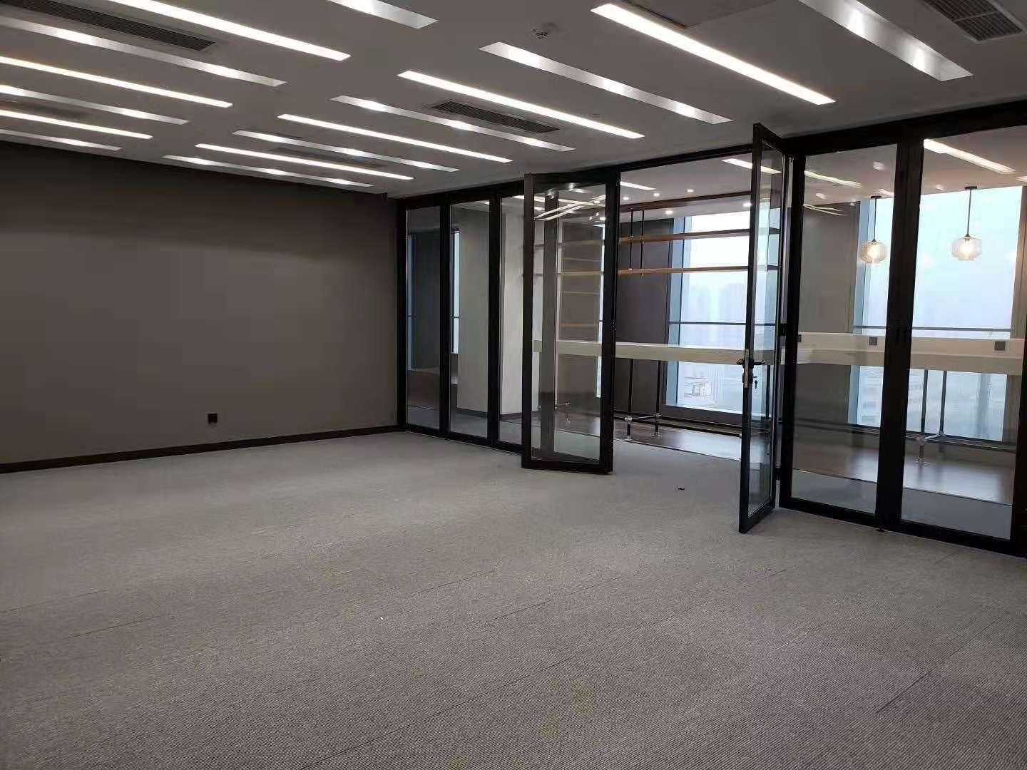 SOHO天山广场精装带家具　房型方正　2号线地铁直达