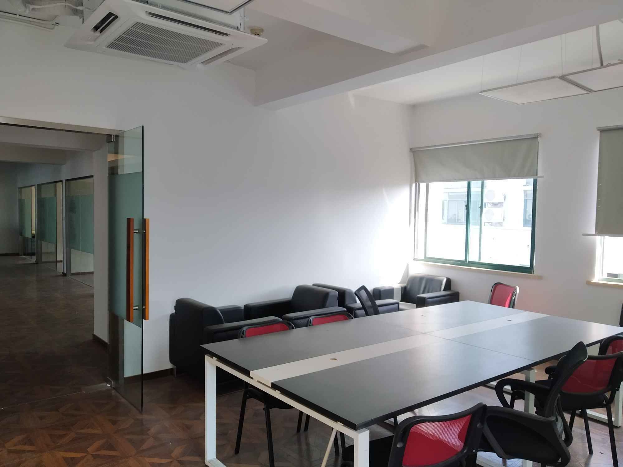 东华大学国家大学科技园淞虹路站热门楼盘，近地铁，整层有隔断，随时看房！