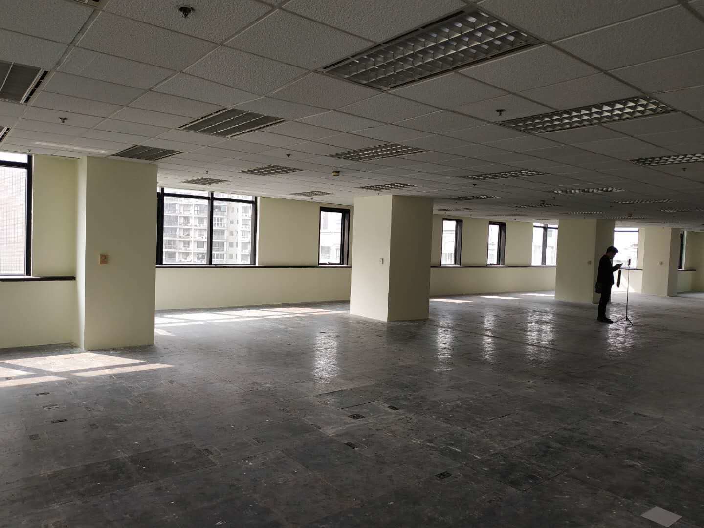 安泰大楼虹桥开发区安泰大厦，标准交付，全景落地窗