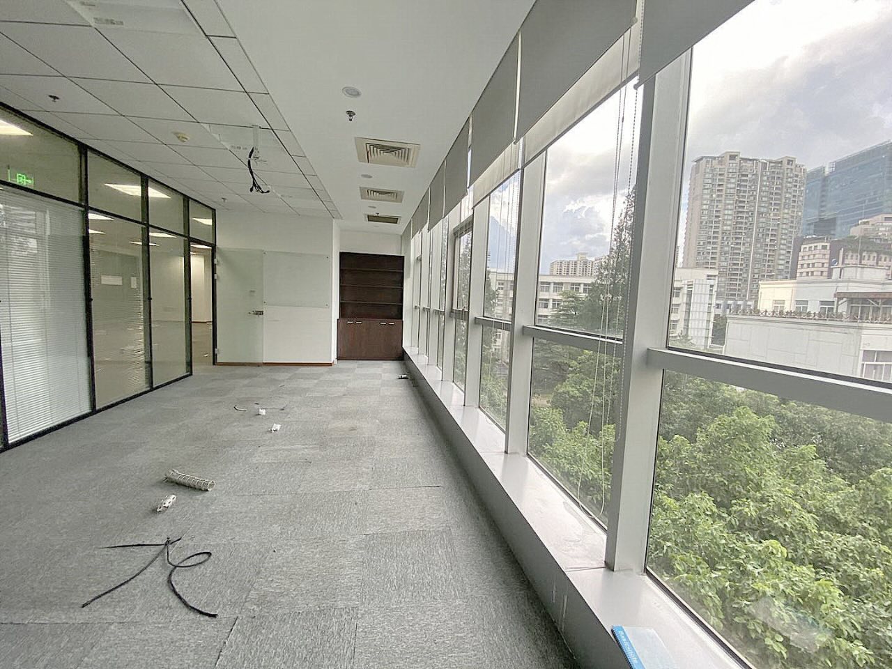 东方维京大厦古北娄山关路2.15号线地铁近，楼品好层高4米